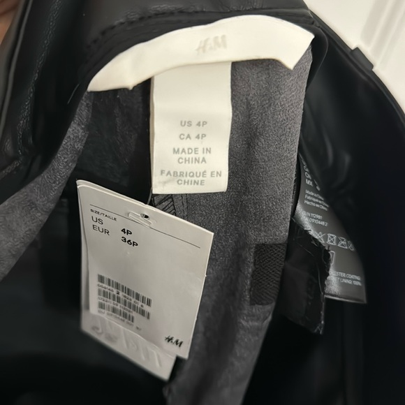 H&M FAUX BLACK LEATHER PLEATED HI WAIST MOM PANTS SZ 4P - Picture 4 of 6